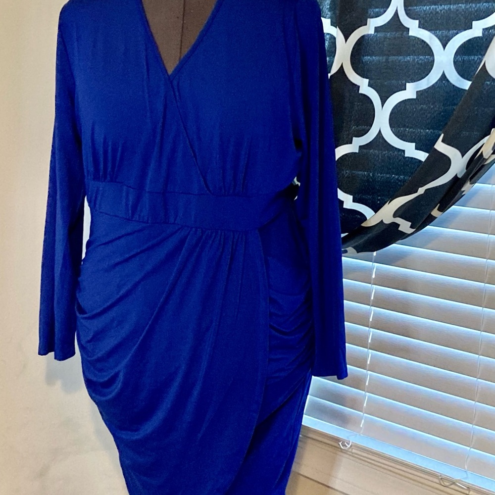 blue dress , NEVER WORN. Bodycon. Polyester stretch, for all occasions.